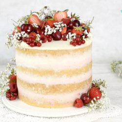 Semi Naked Cake mit Erdbeeren