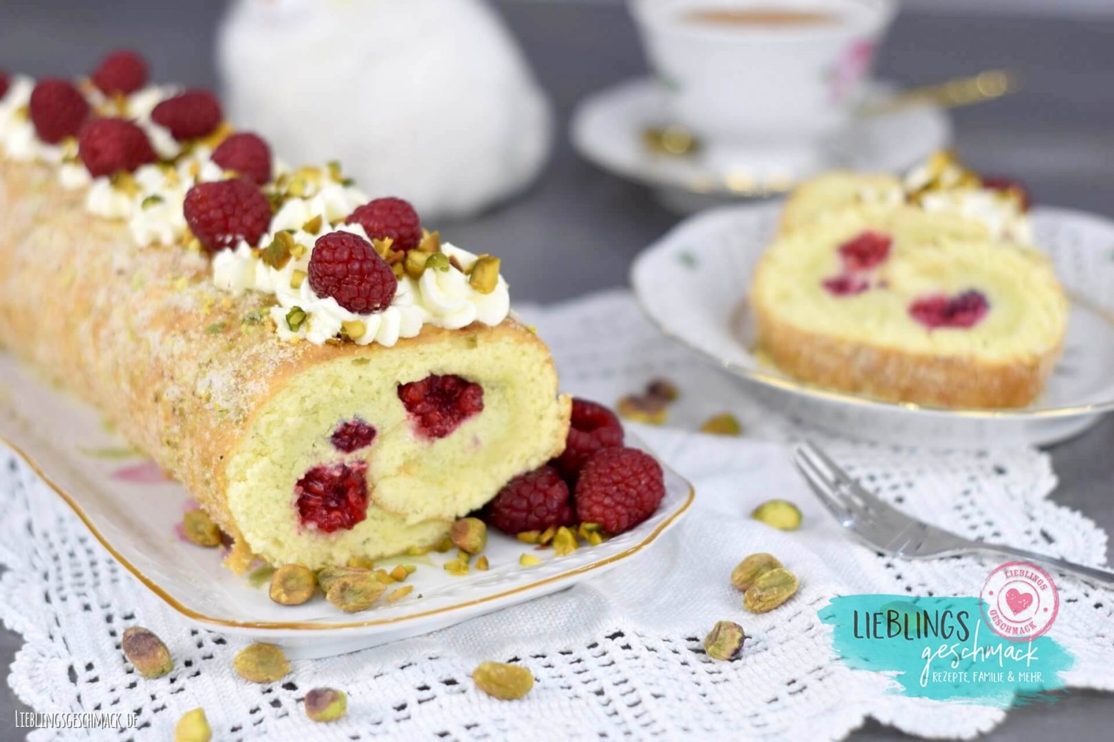 Biskuitrolle mit Pistaziencreme und Himbeeren - Lieblingsgeschmack.de
